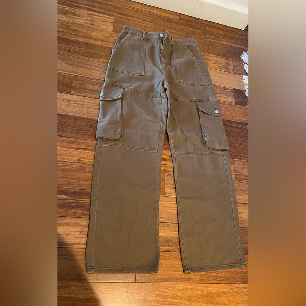 Forever 21 wide leg cargo. Stretchy at the waist